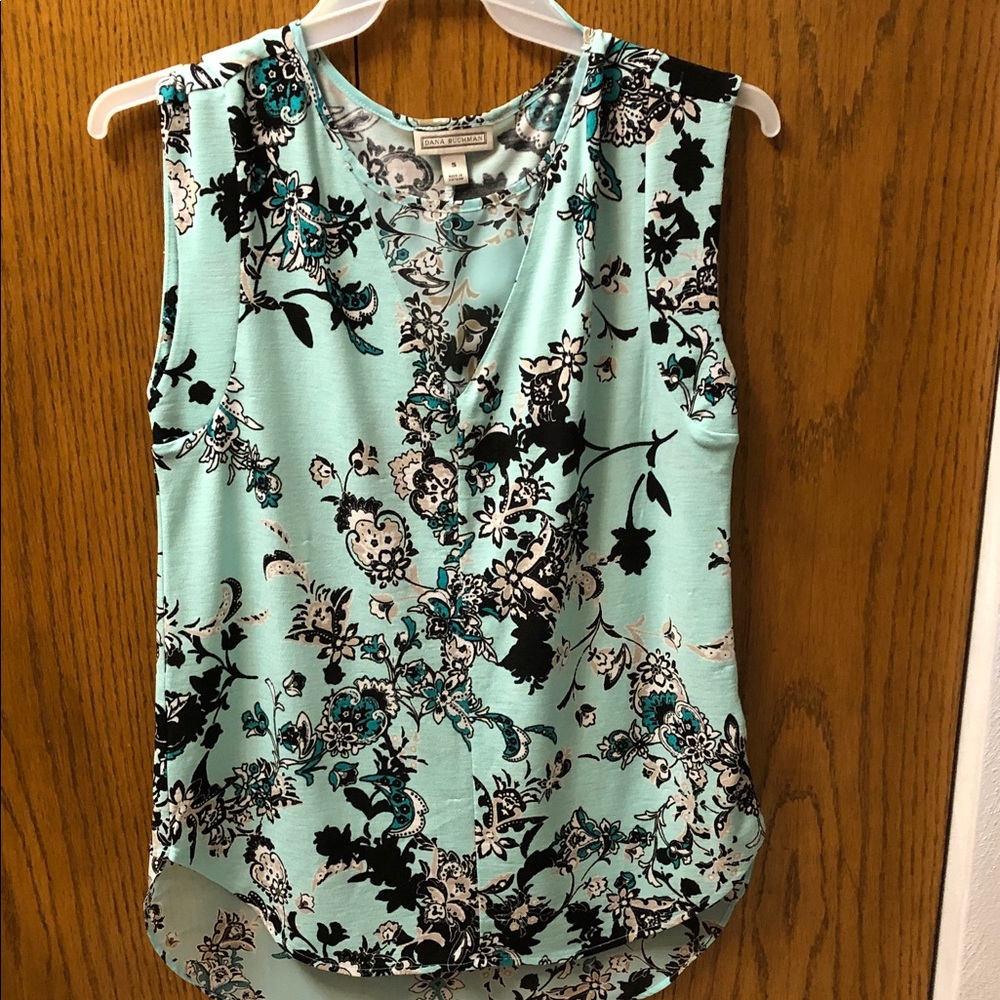 Womenās blouse, sleeveless, size small